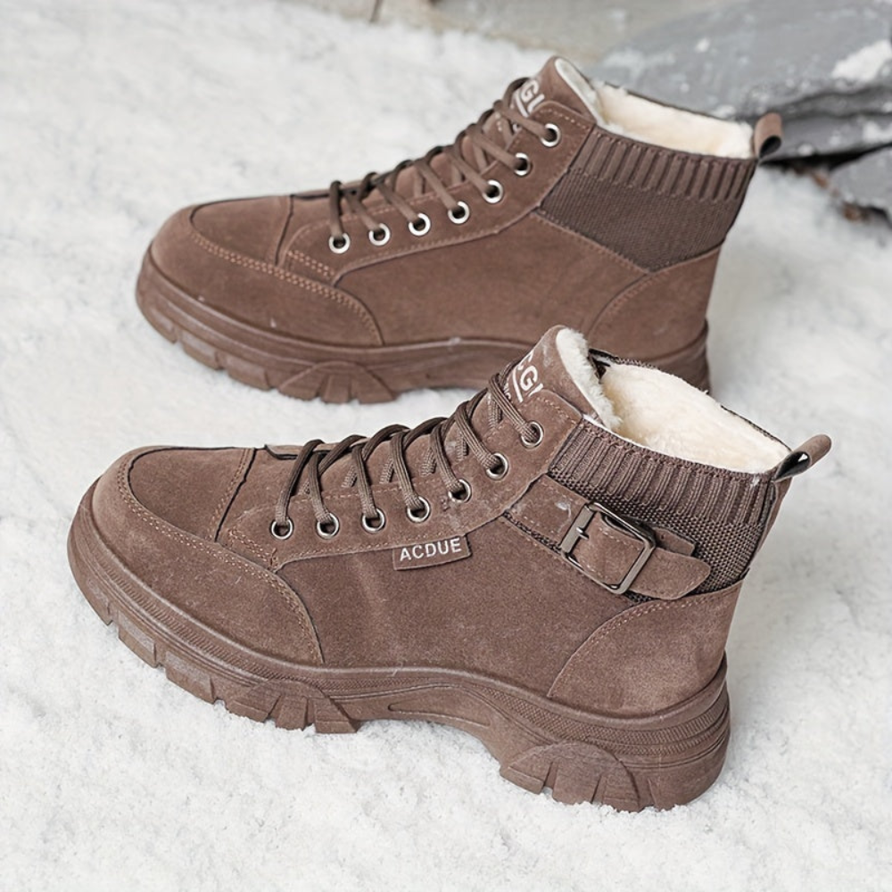Winterstiefel gefüttert mit Schnürung, dicker Sohle und Schnallendetail