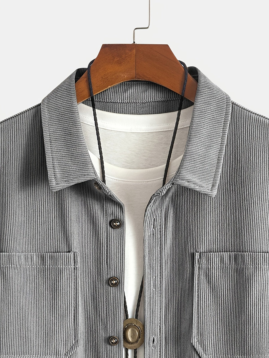 Herenoverhemd met ribfluweellook, knoopsluiting, lange mouwen en twee borstzakken