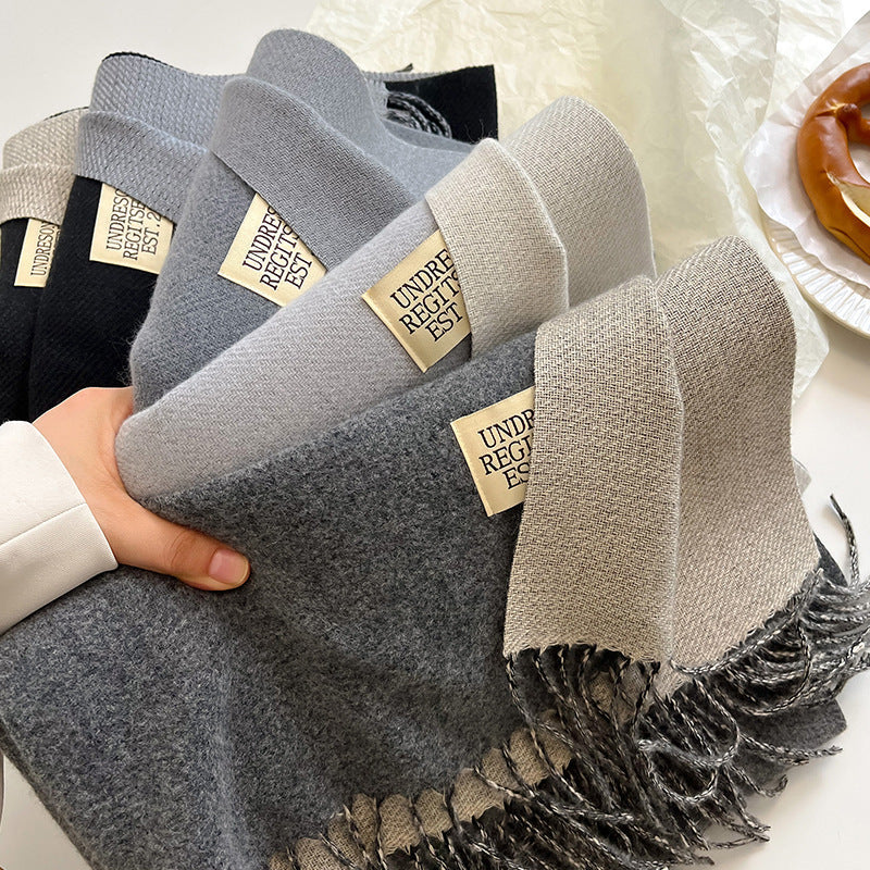 Weicher Winterschal mit Fransen und Farbblock-Design