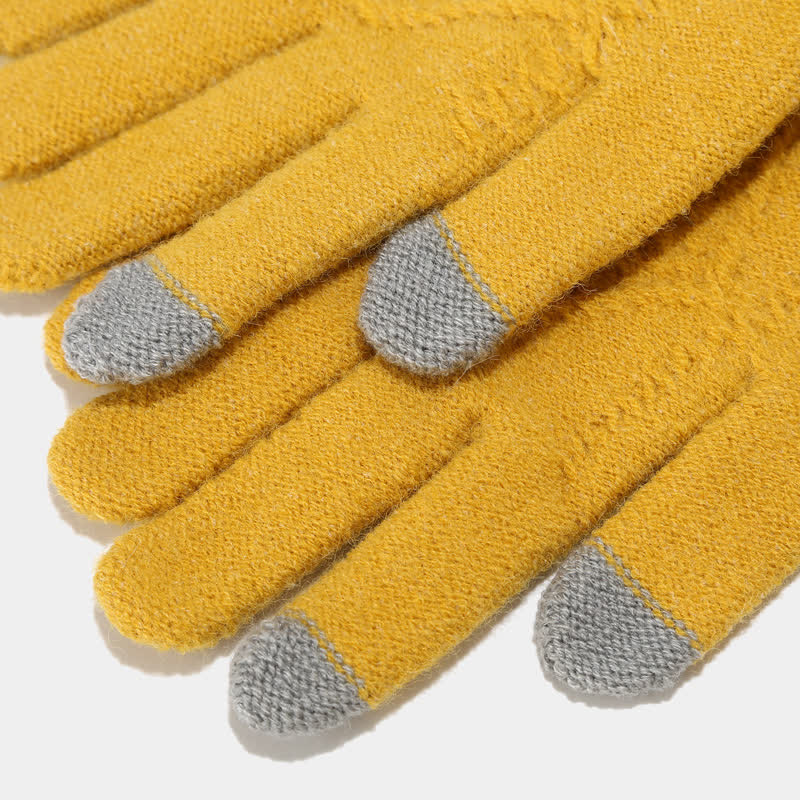 Wintermutsenset met gebreid patroon, pompon, sjaal en touchscreenhandschoenen