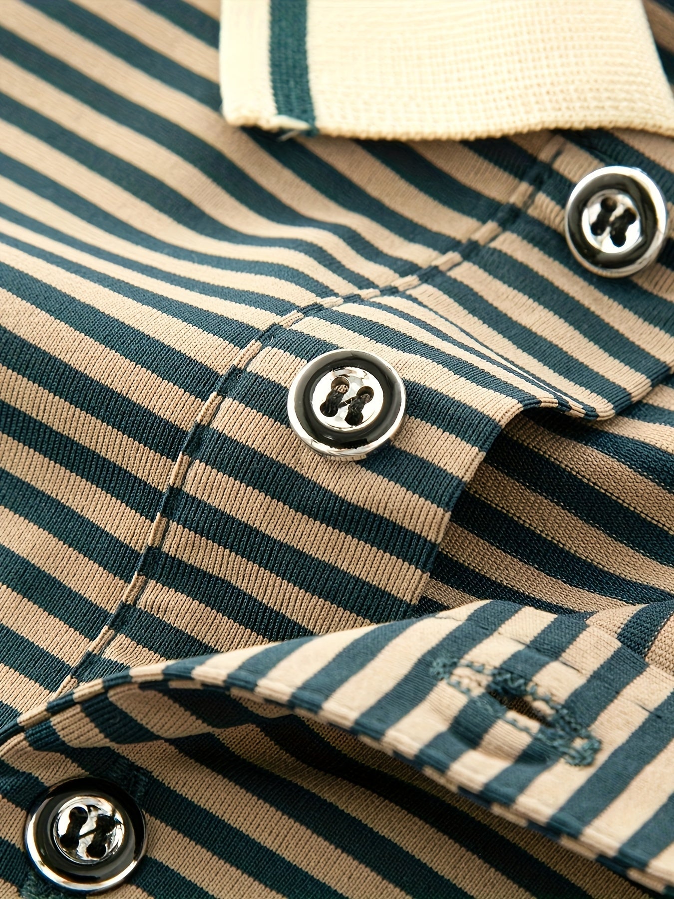 Herren Polo-Shirt mit Streifenmuster und Stickerei – Moderner Freizeitstil
