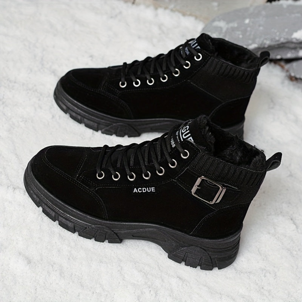 Winterstiefel gefüttert mit Schnürung, dicker Sohle und Schnallendetail