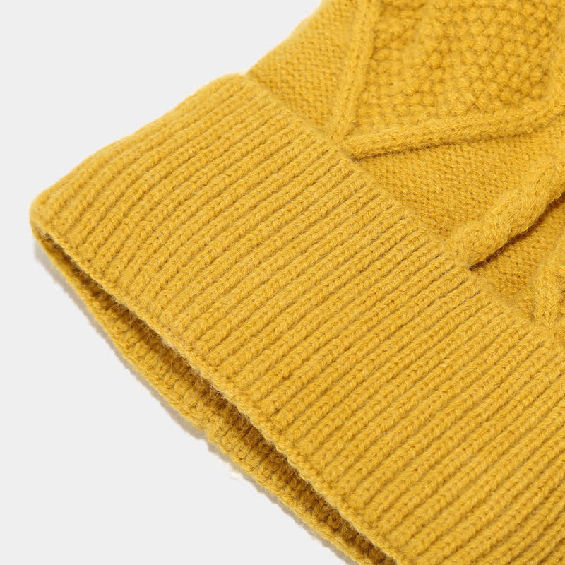 Wintermutsenset met gebreid patroon, pompon, sjaal en touchscreenhandschoenen