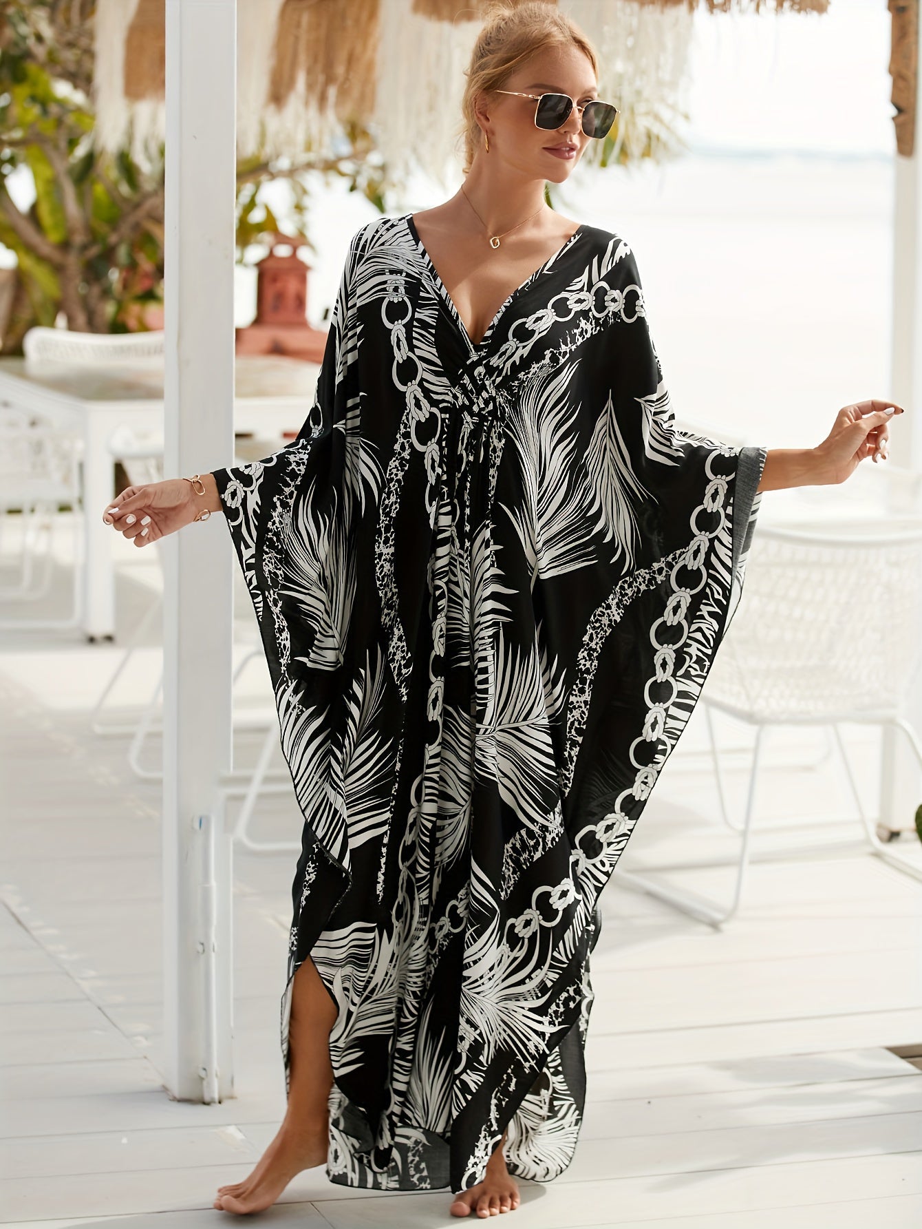 Damen Luxus Kaftan Maxikleid mit tropischem Palmen- und Kettenmuster – Eleganter Strand- und Resort-Style
