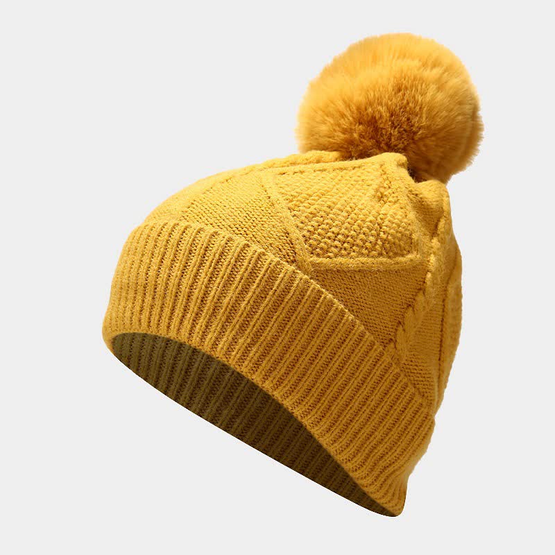 Wintermutsenset met gebreid patroon, pompon, sjaal en touchscreenhandschoenen