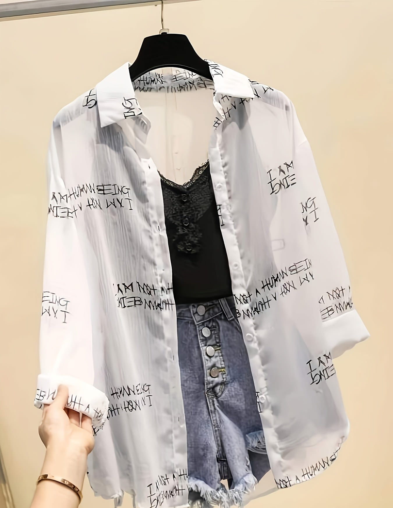 Damen Zeitungsprint Bluse mit Top und High-Waist Jeansshorts – Moderner Urban-Look