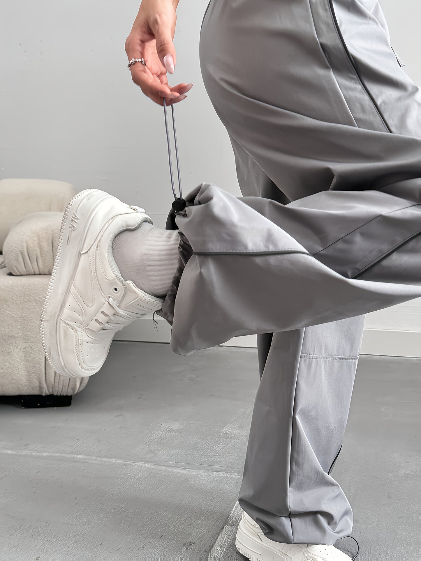 Damen Weite Streetwear Jogginghose mit Paspelierung – Urbaner Freizeitstil