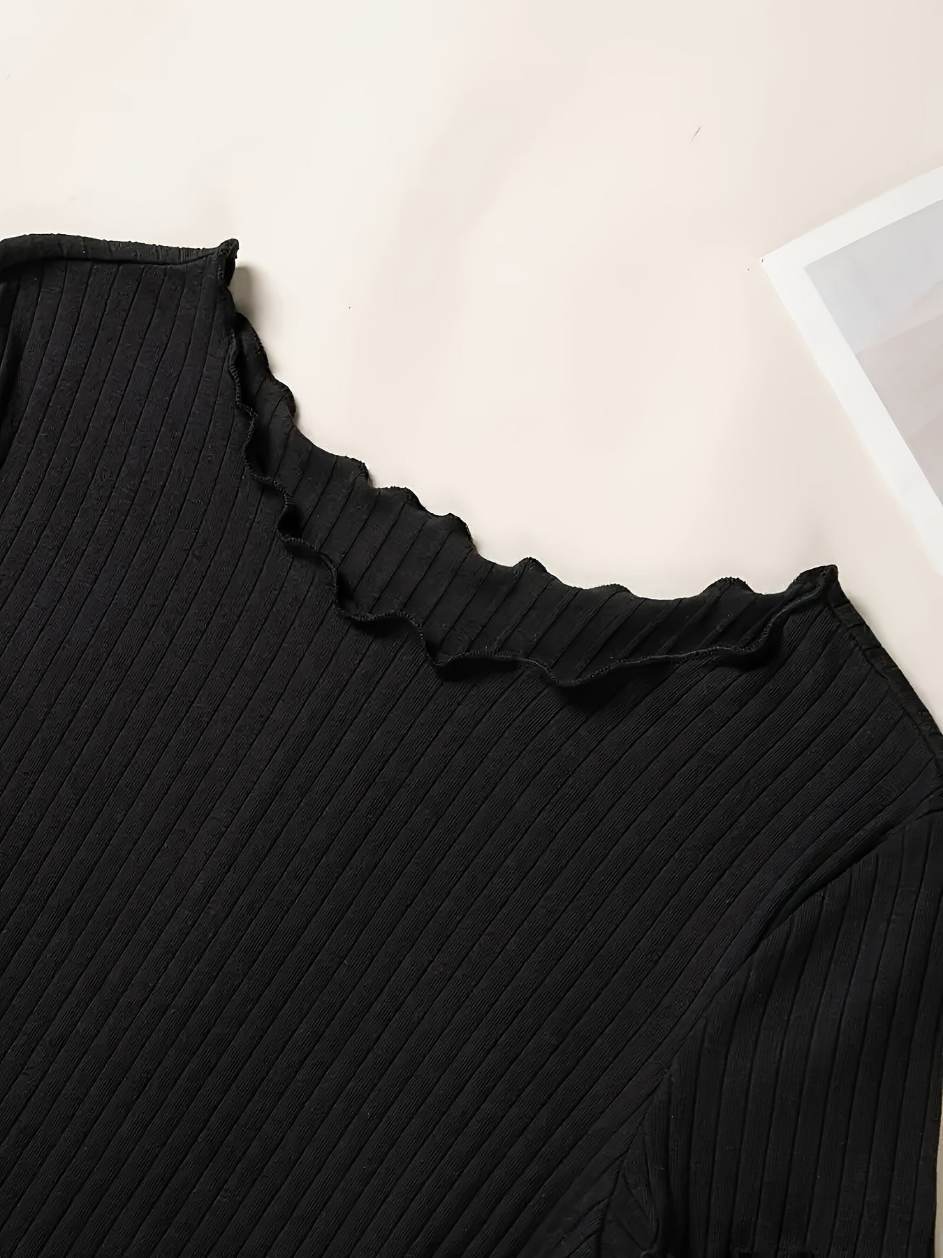 Damen Basic T-Shirt mit kurzen Ärmeln und Rippstruktur – Modisches Alltags-Oberteil mit Wellenkante