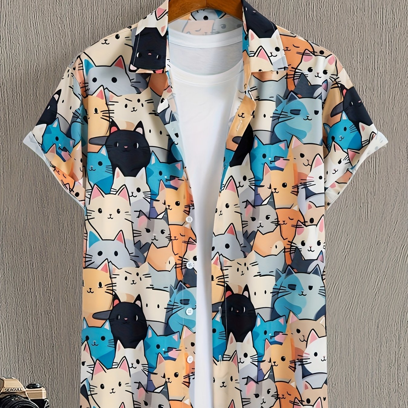 Herren Kurzarmhemd mit Katzenmotiv – Verspieltes Freizeithemd im Cartoon-Stil