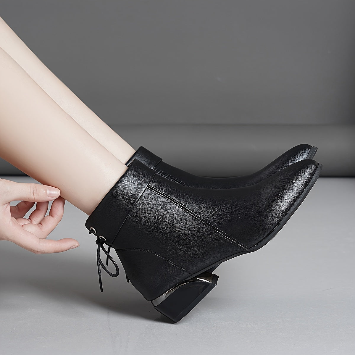 Damen Stiefeletten Schwarz mit Reißverschluss und Dekoschnürung
