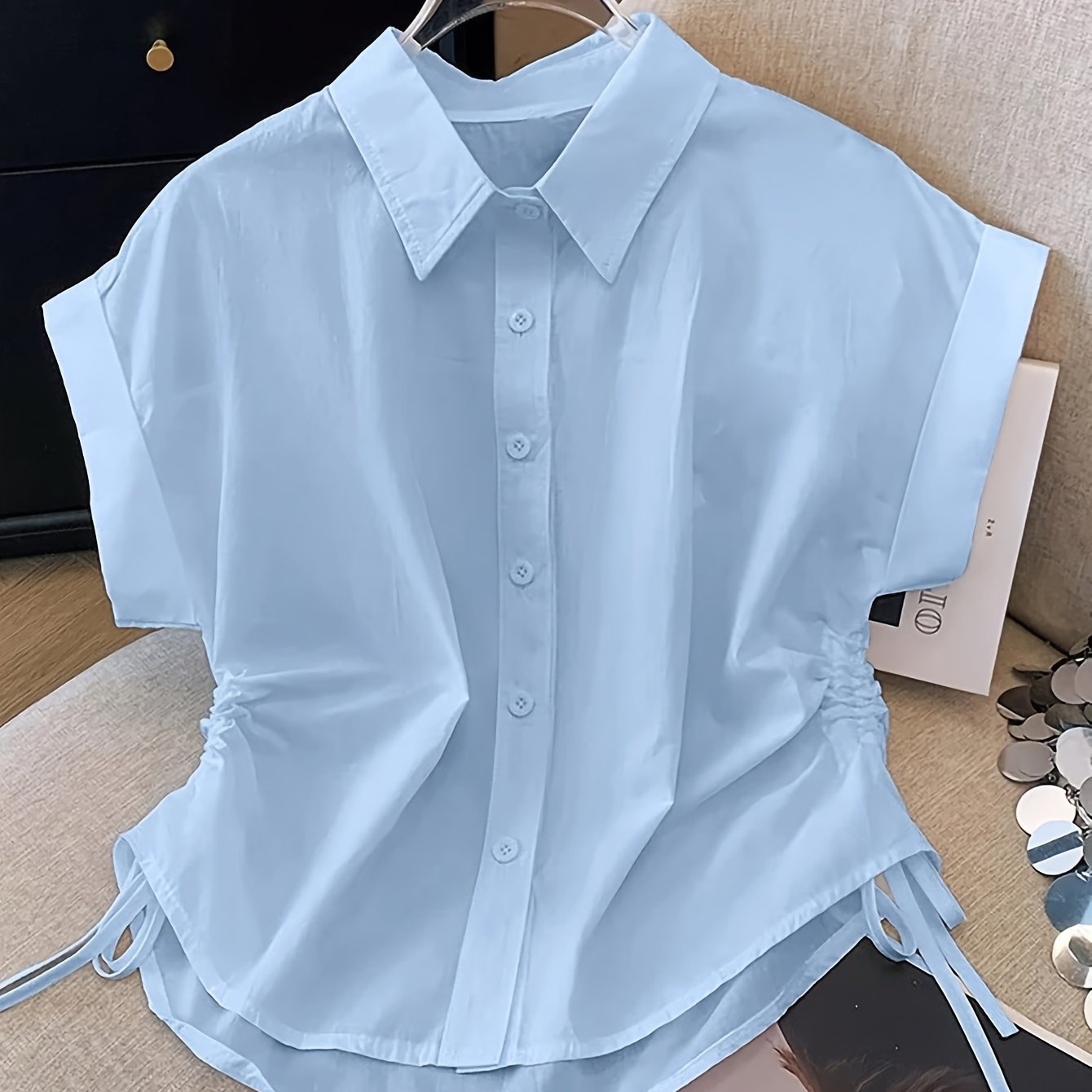 Damen Kurzarm Bluse mit Kragen und Bindeband-Detail – Modernes Business & Freizeit Hemd