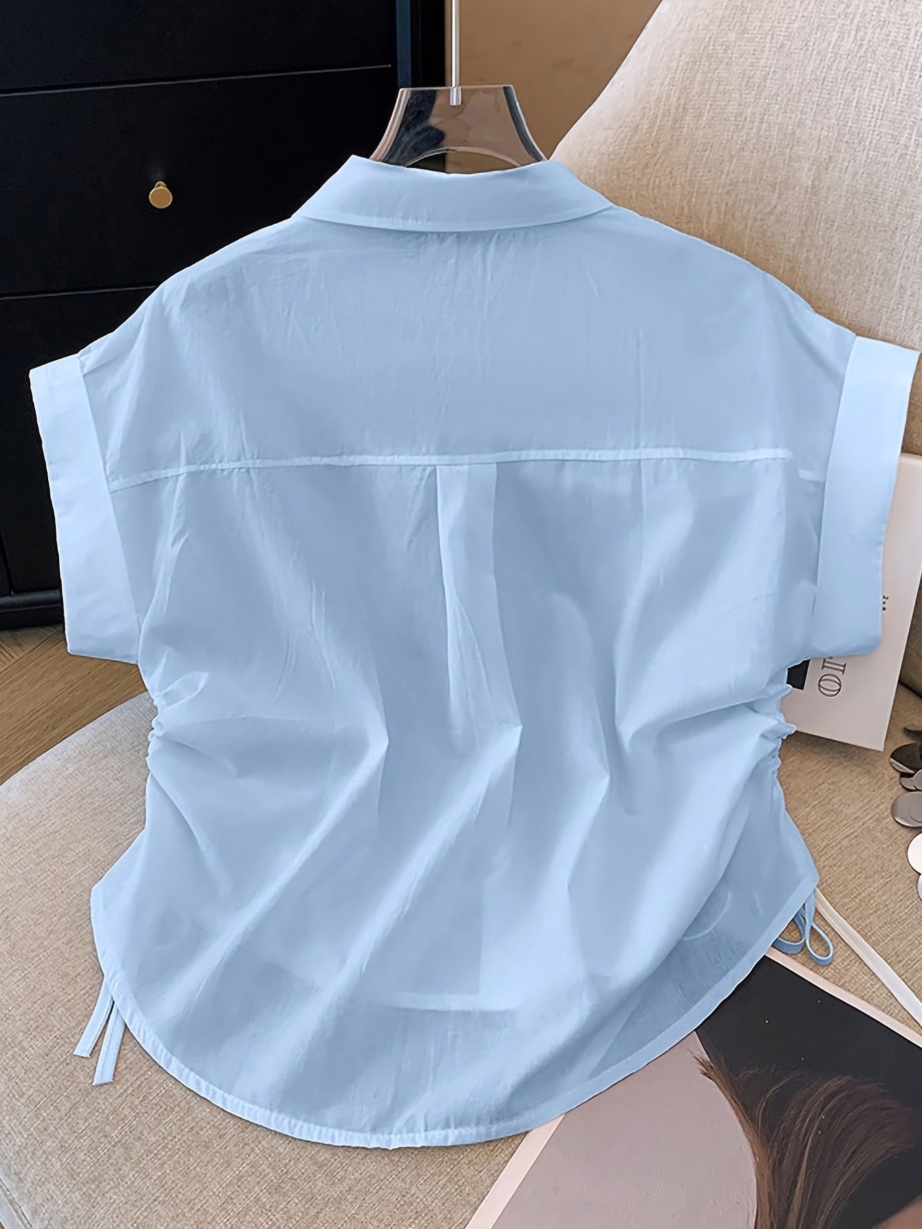 Damen Kurzarm Bluse mit Kragen und Bindeband-Detail – Modernes Business & Freizeit Hemd