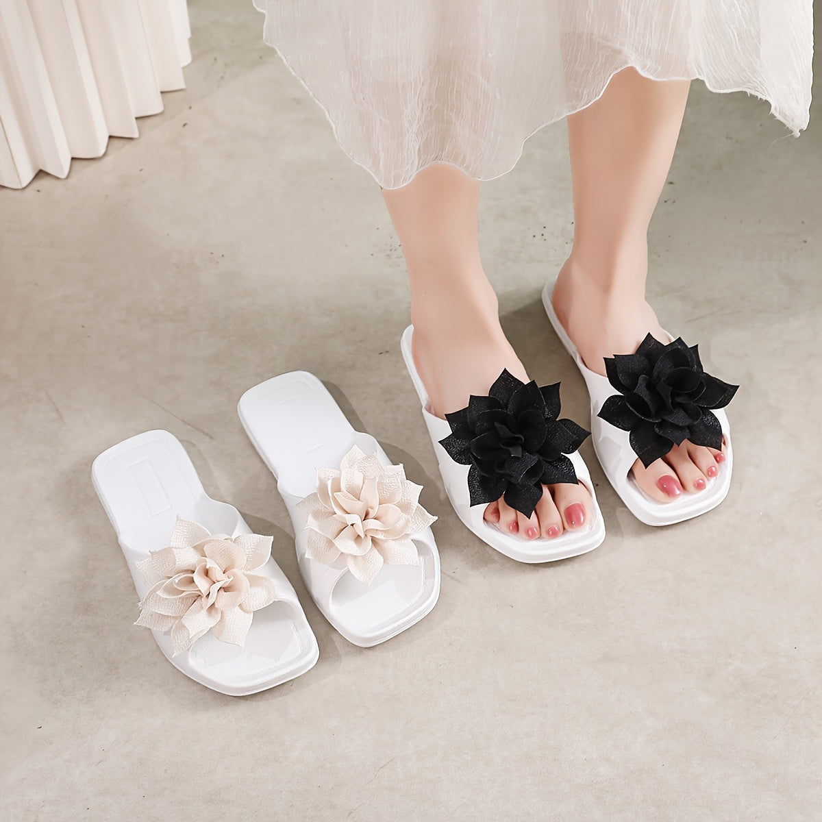 Damen Blumen-Slipper Sandalen – Verspielte Sommerschuhe mit Blütenapplikation