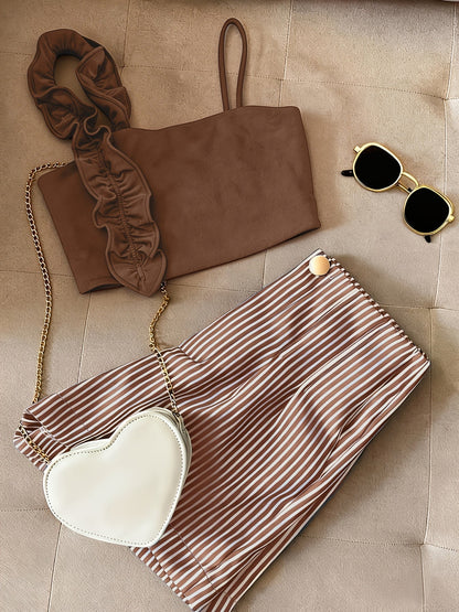 Damen Zweiteiler Set – Modisches Top mit Rüschen und Gestreifte Shorts, Stilvolles Outfit für Freizeit und Alltag