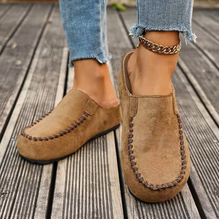 Mocassinpantoffels voor dames met sierstiksels en open hiel