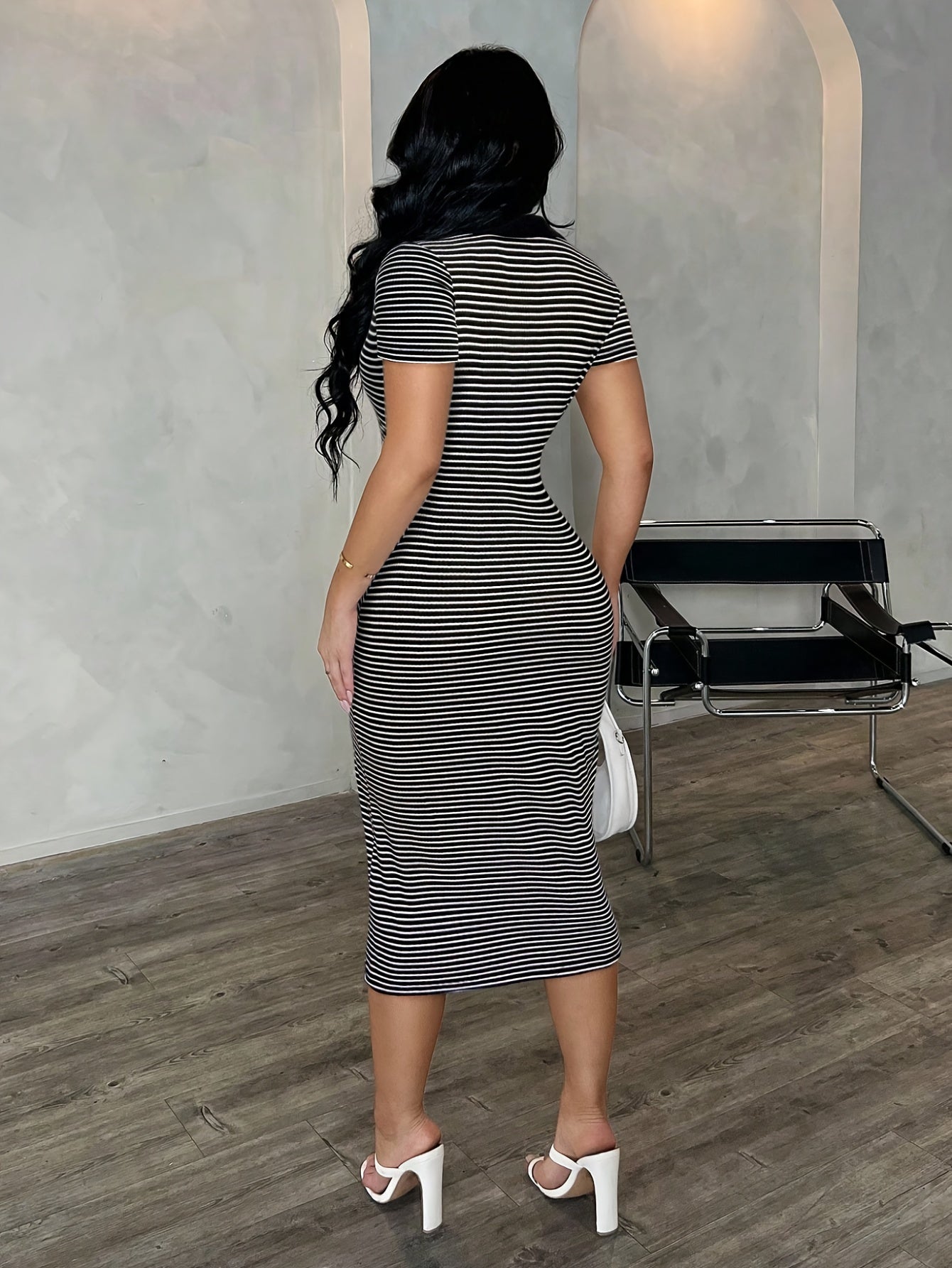 Damen Bodycon Polo-Midikleid mit Streifen – Eleganter Freizeit-Look mit sportlichem Kragen