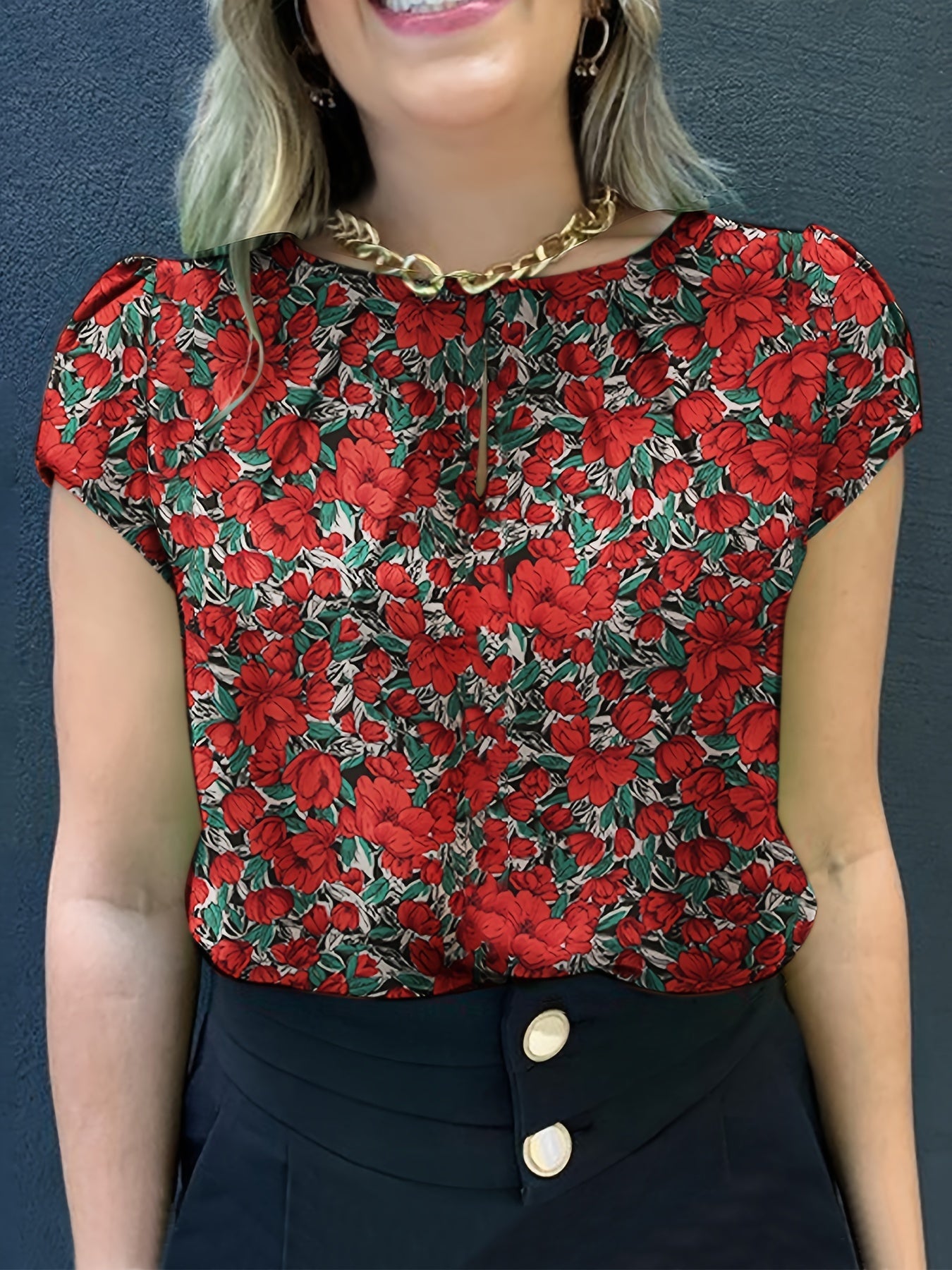 Damen Bluse mit floraler Musterung und kurzen Ärmeln – Eleganter, vielseitiger Style für Büro und Freizeit