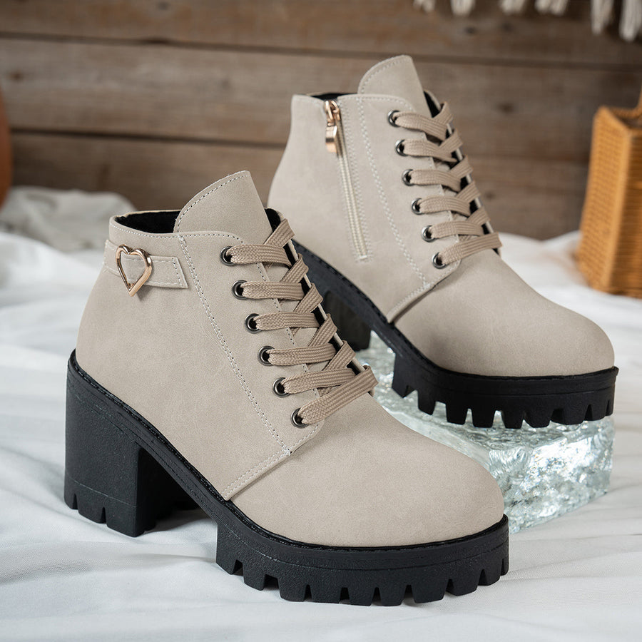 Damen Schnürstiefeletten mit Blockabsatz und Herz-Detail
