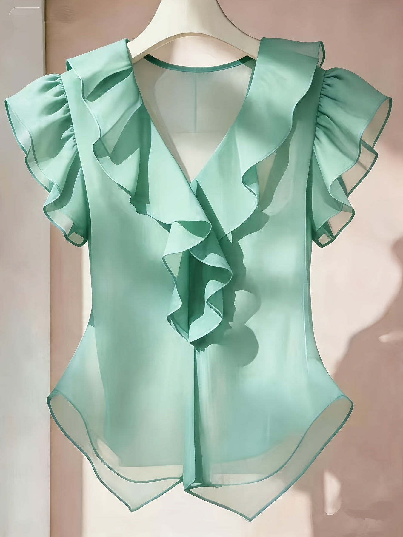 Damen Rüschenbluse mit V-Ausschnitt und Volantärmeln – Eleganter Stil für Büro und besondere Anlässe