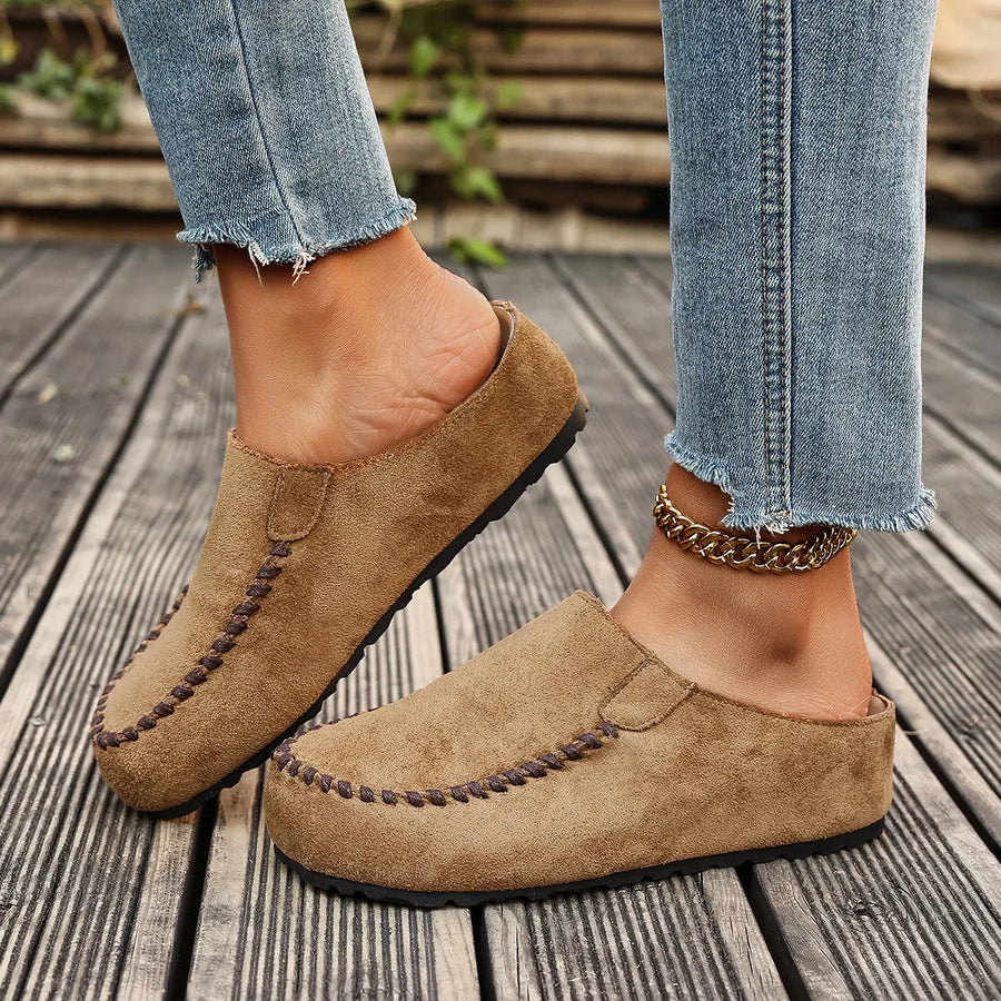 Mocassinpantoffels voor dames met sierstiksels en open hiel