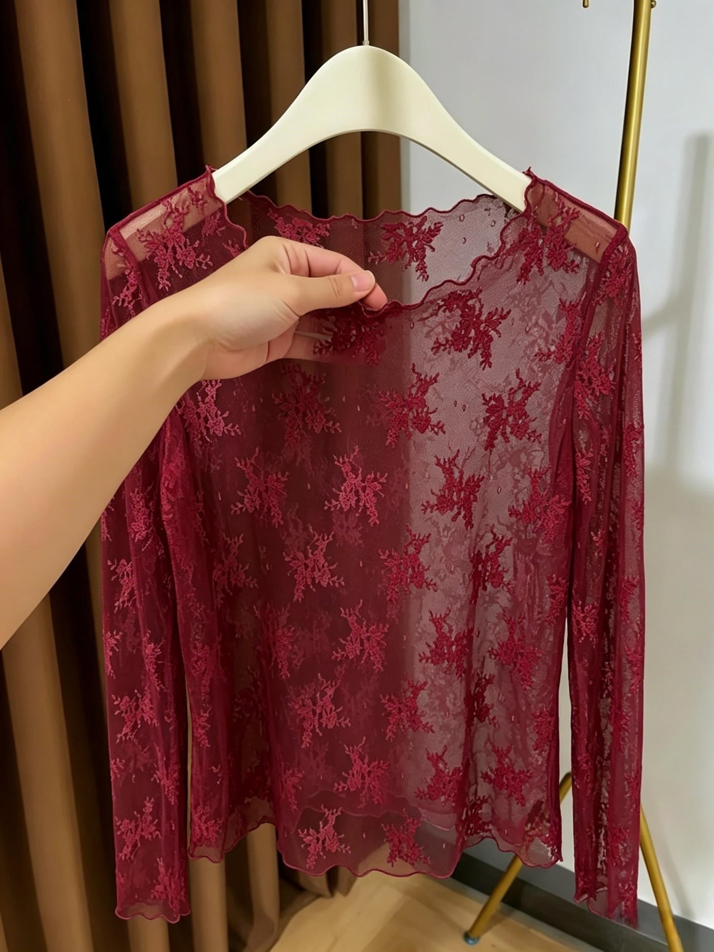 Damen Langarm Mesh-Top mit floraler Stickerei und femininen Details – Elegantes Statement für besondere Anlässe