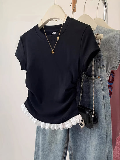 Damen T-Shirt mit Spitze und Raffungen – Feminines Kurzarm Top für Alltag und Freizeit
