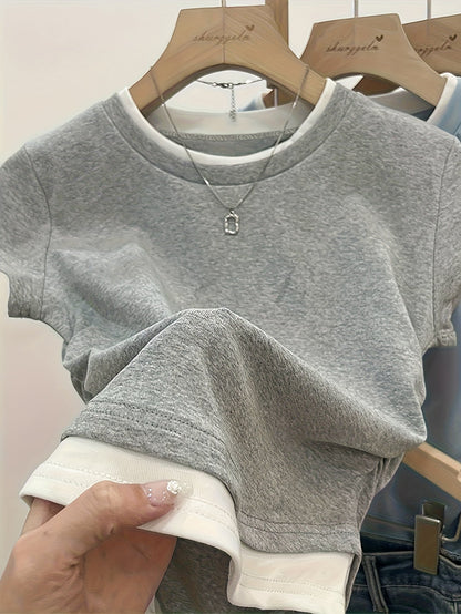 Damen Modernes Kurzarm Shirt mit Layer-Look und Umhängetasche – Lässiges Streetstyle Top