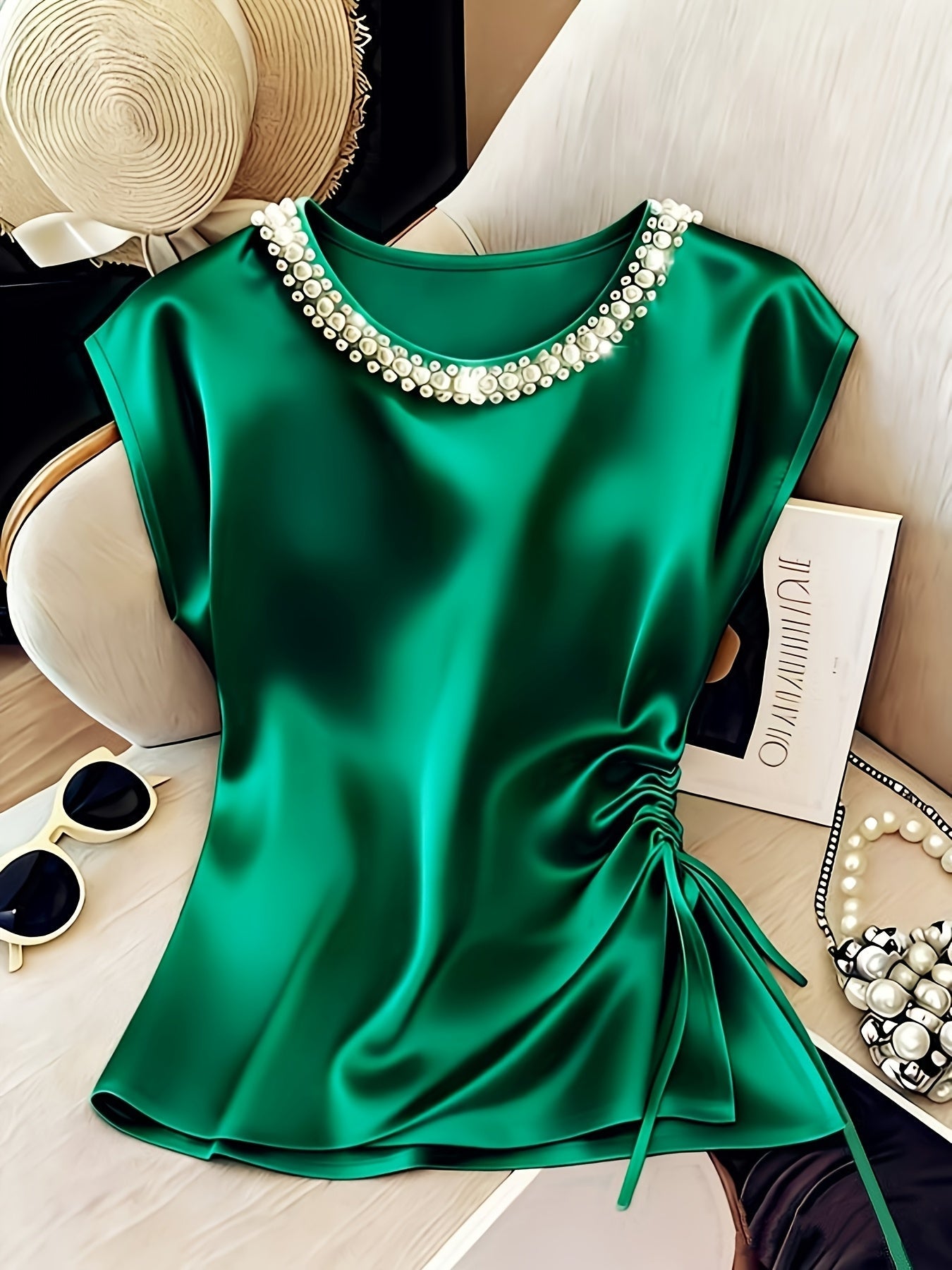 Damen Elegante Satinbluse mit Perlenkragen und Raffdetails – Stilvolle Kurzarm-Bluse für festliche Anlässe