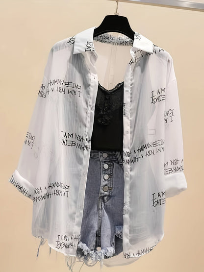 Damen Zeitungsprint Bluse mit Top und High-Waist Jeansshorts – Moderner Urban-Look