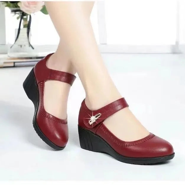 Damen Keilabsatz Schuhe mit Riemen und Schnalle