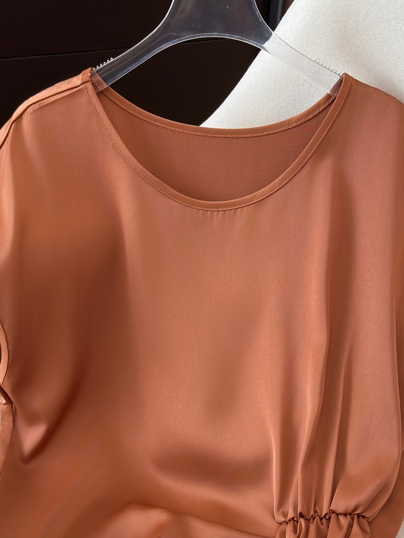 Damen Bluse mit Raffdetails und lockerem Schnitt – Eleganter Alltags- und Büro-Stil