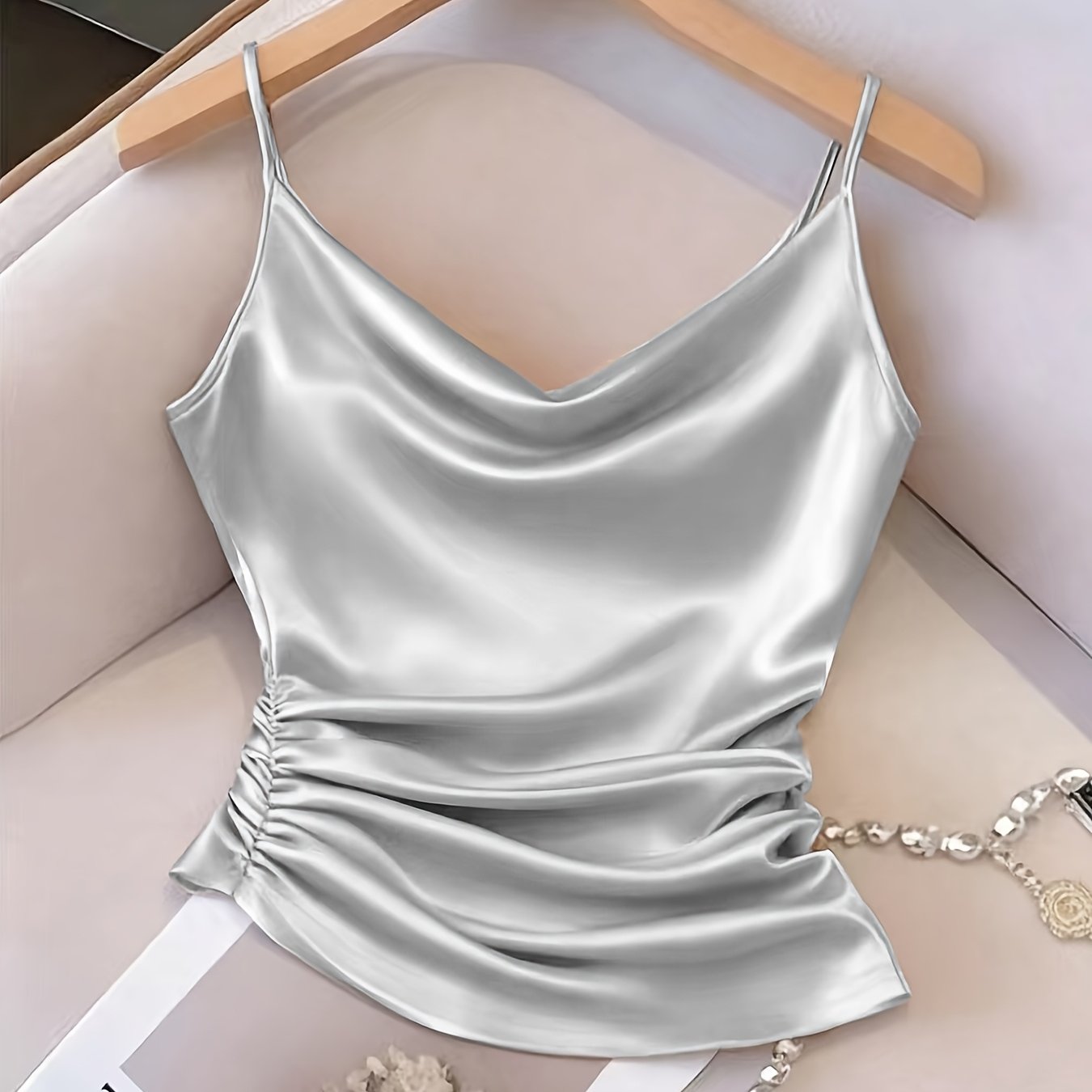 Damen Satin-Top mit Wasserfallausschnitt und Raffungen – Elegantes Camisole für besondere Anlässe