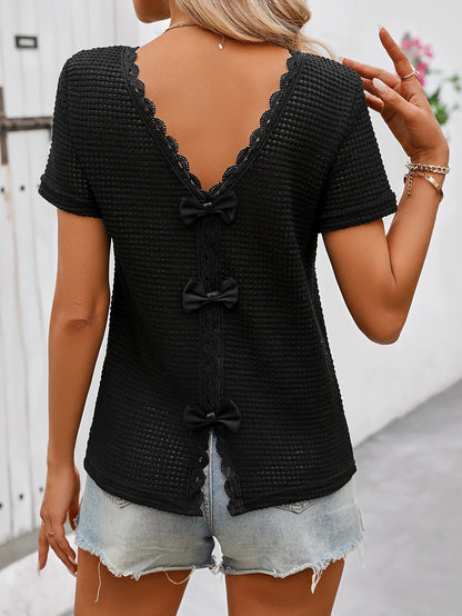 Damen Spitzen-Top mit Rückenausschnitt und Schleifen – Elegantes Kurzarm Shirt für Freizeit und Ausgehen