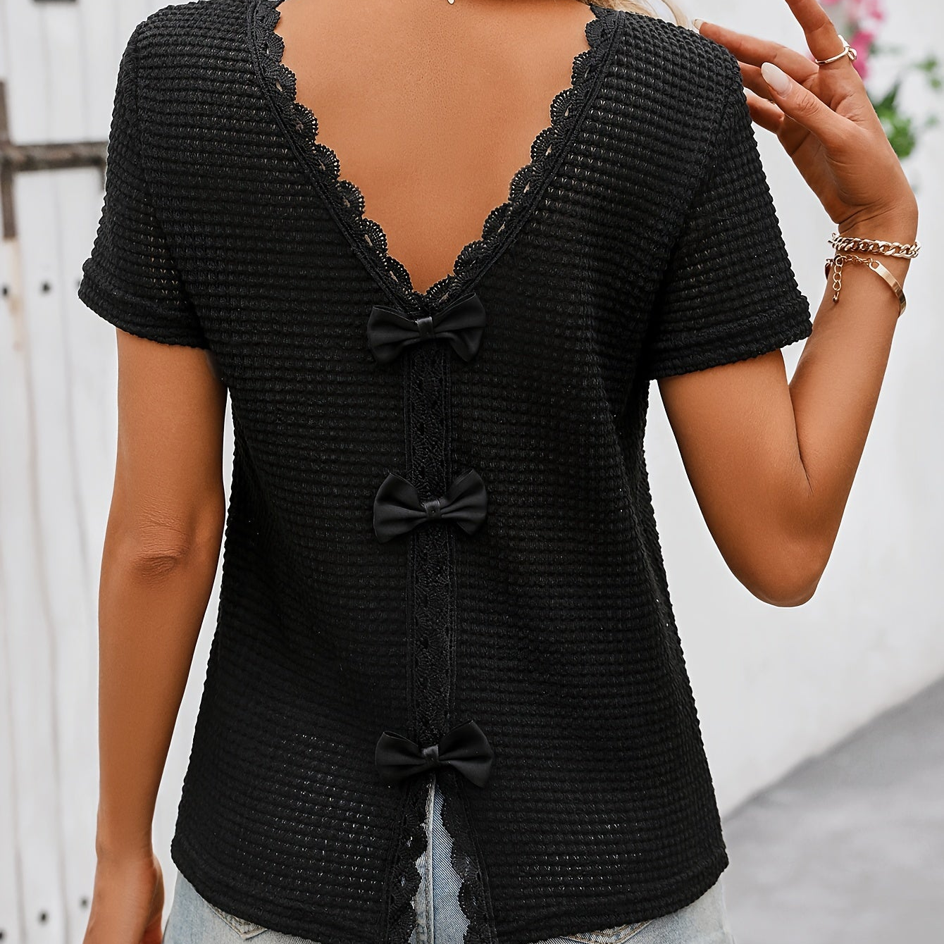 Damen Spitzen-Top mit Rückenausschnitt und Schleifen – Elegantes Kurzarm Shirt für Freizeit und Ausgehen