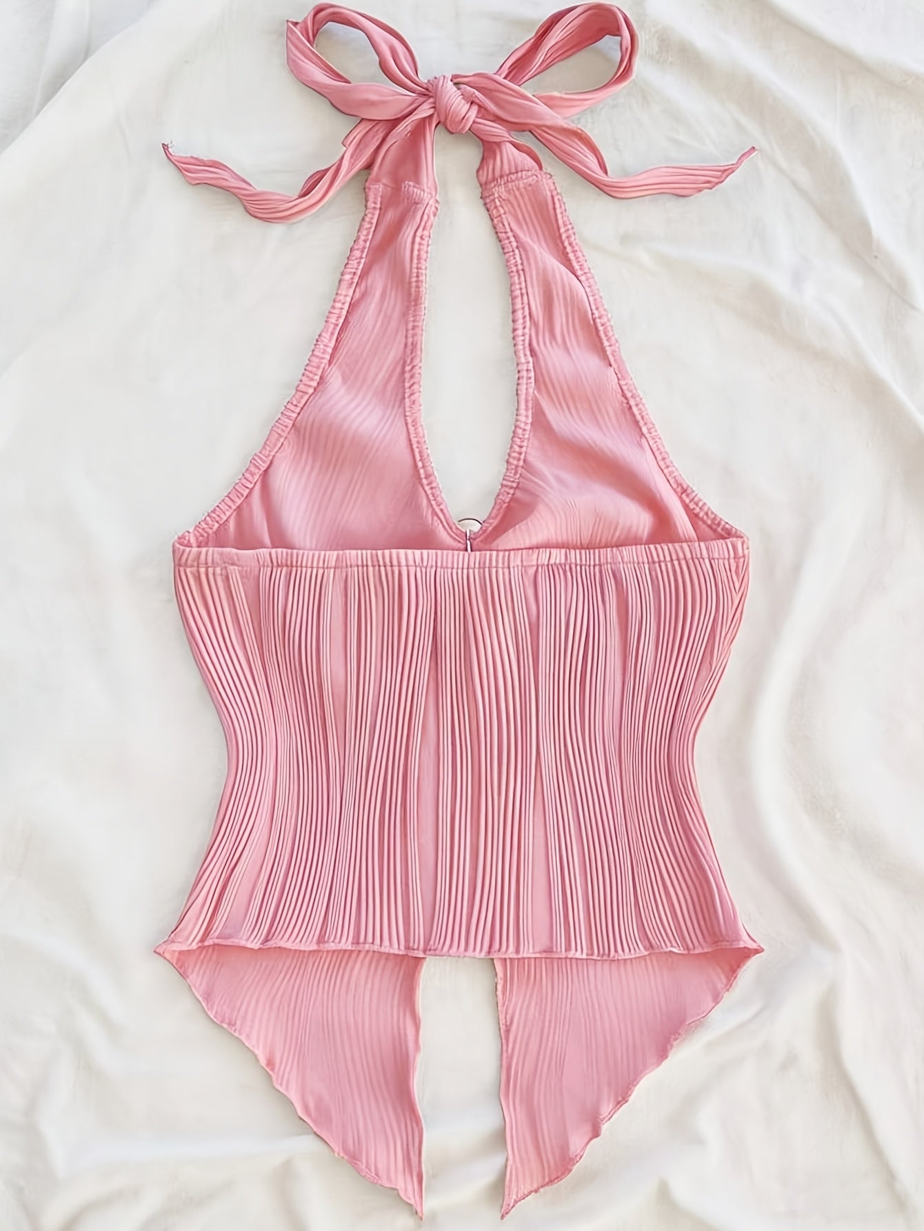 Damen Halterneck Top mit Plissee und Schlüsselloch-Detail – Modisches Ausgeh- und Party-Oberteil