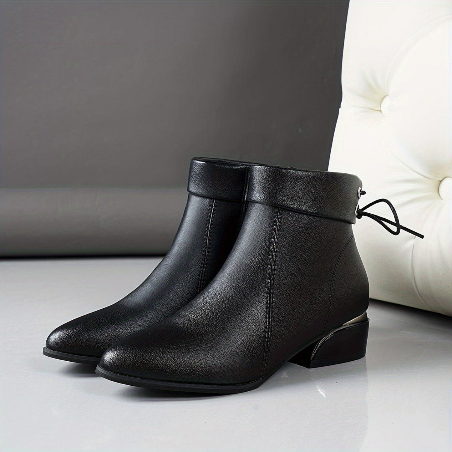 Damen Stiefeletten Schwarz mit Reißverschluss und Dekoschnürung