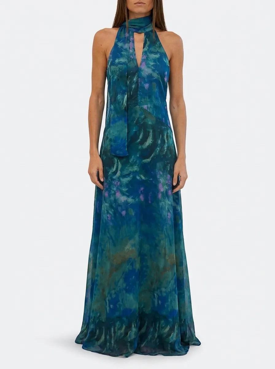 Maxijurk met halterhals en strikdetail in blauw-groen patroon