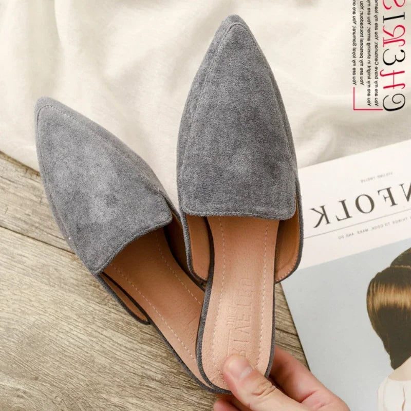 Puntige damesmules - elegante instappers in suède-look