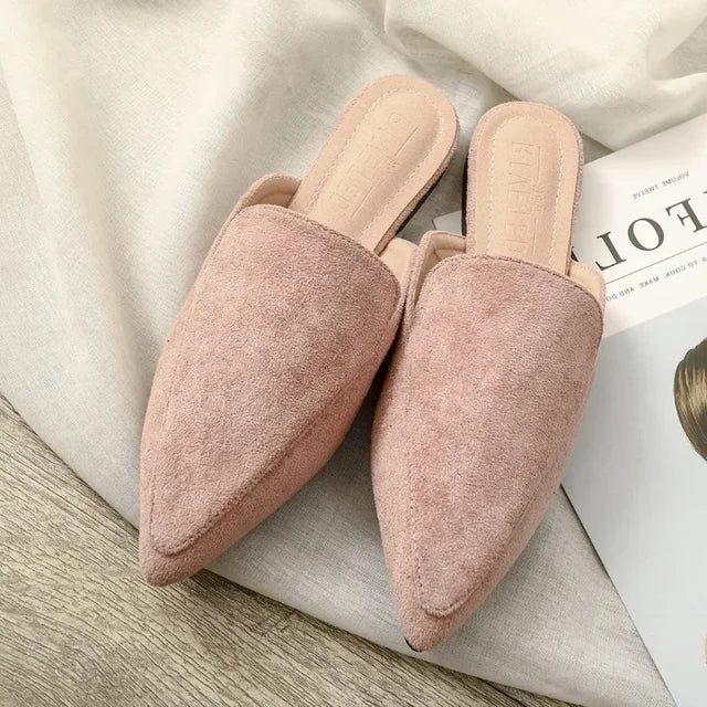 Puntige damesmules - elegante instappers in suède-look